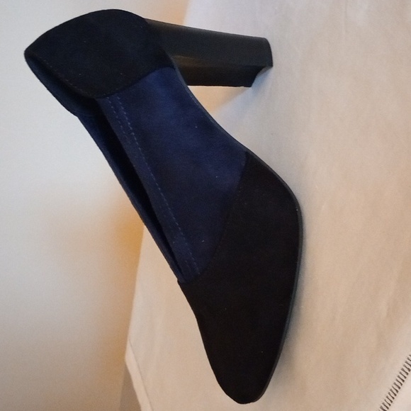 IMPO STRETCH BLACK/BLUE SUEDE HIGH HEELED SHOES. SZ 7 1/2.  EUC - Picture 2 of 11